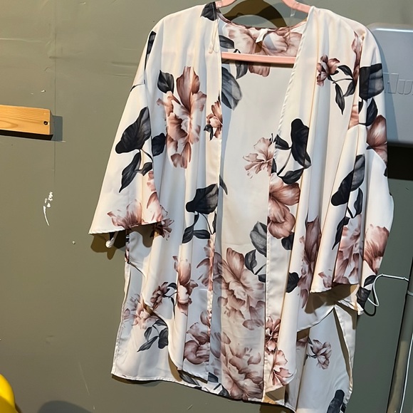 Tops - Floral Detail Open Top
